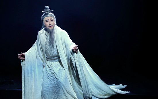 话剧《屈原》剧照春暖花开,北京的剧场热闹了起来.