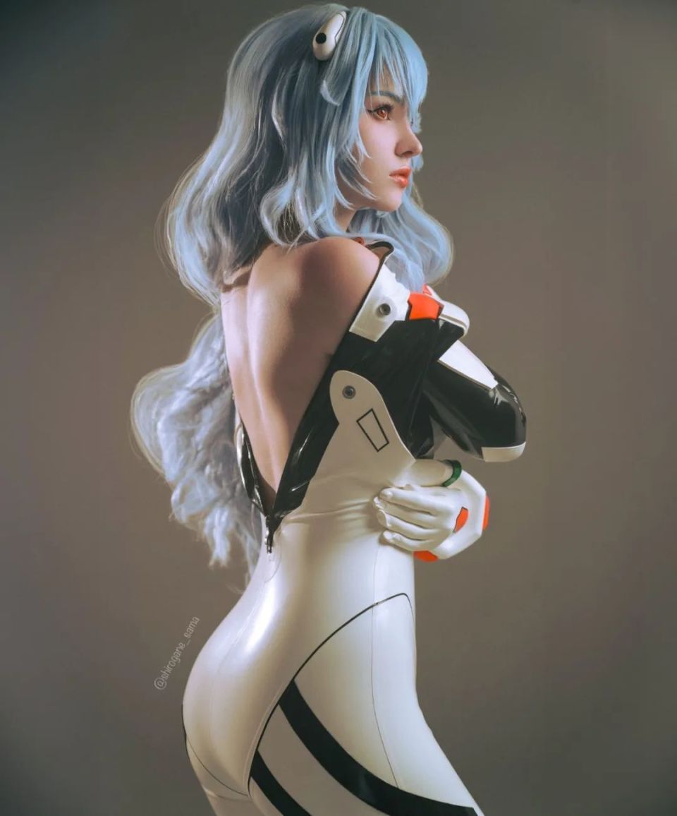 俄罗斯小姐姐cos《eva》绫波丽:紧身胶衣凸显曼妙曲线