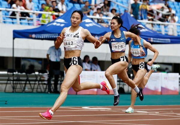 黄瑰芬全国田径冠军赛200米夺冠