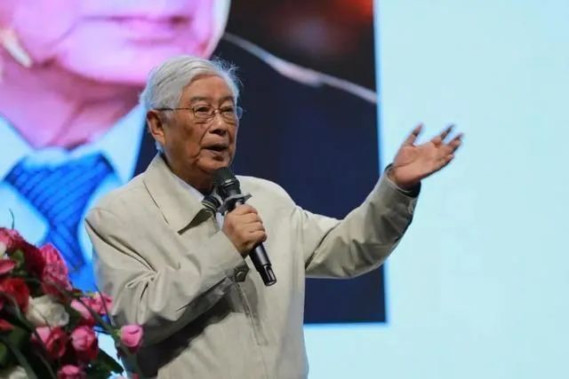 顾明远:以教育家精神建设教师队伍,让更多教师成为教育家和优秀教师