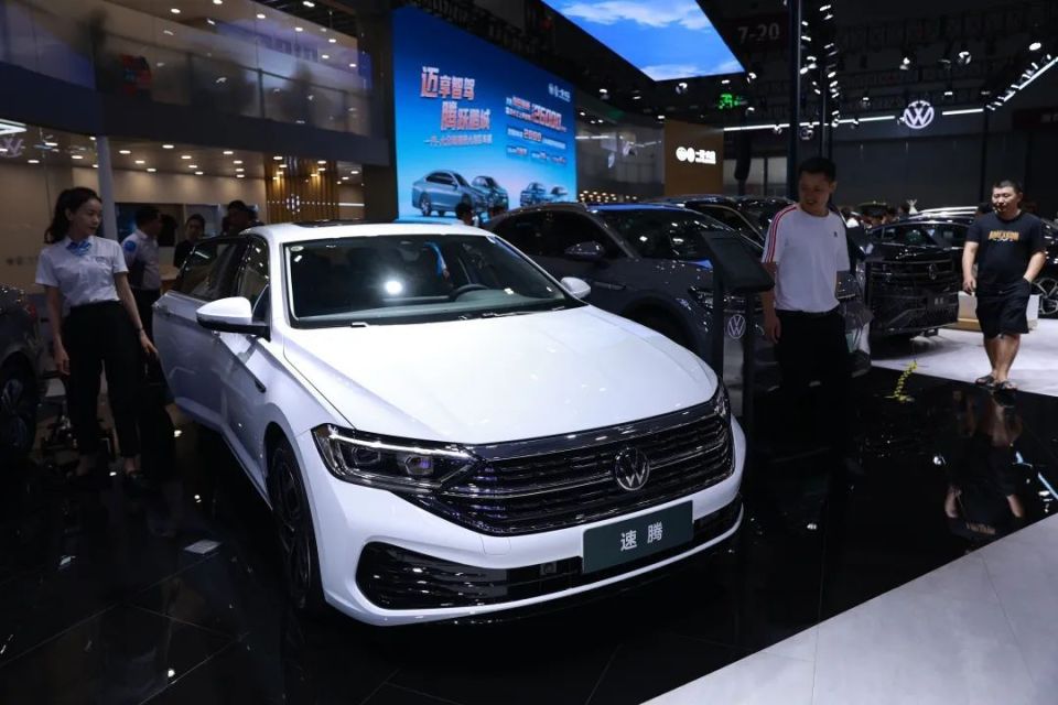 一汽大众加码价格战,低配速腾不到10万了