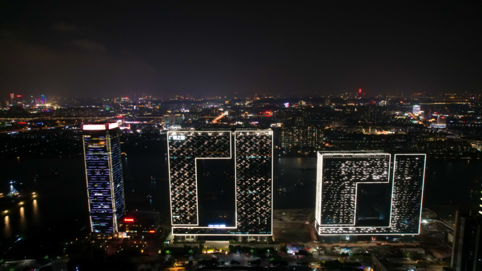 67大湾区新地标广州之窗亮灯一江珠水映画中满窗风光望羊城