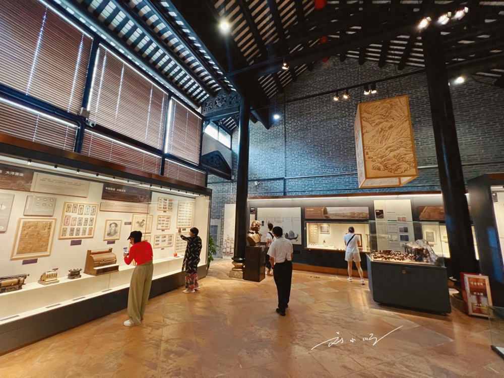 广州"岭南金融博物馆"以"先行,担当与创新"为主线,共分为货币,银行