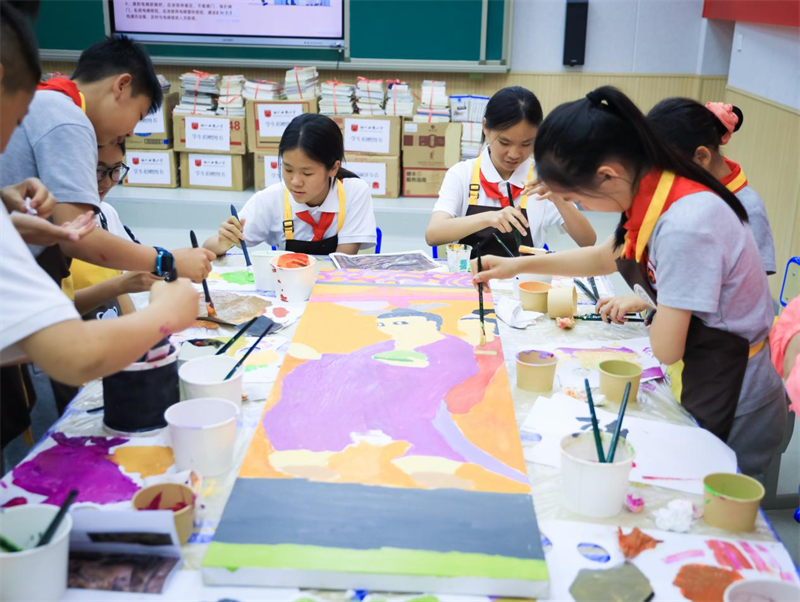 5月16日,郑州市惠济区枫叶小熊小学联合郑州美术馆(郑州画院),巩义市