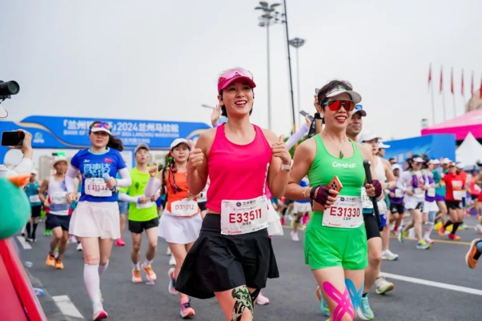 整座城市用全部的热情为兰马激情打call迈着可爱的步伐兰州牛肉面也来