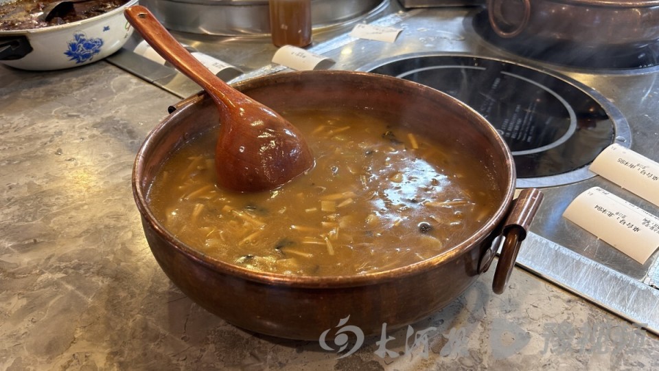 胡辣汤江湖传奇:将早餐开成24小时经营的深夜食堂,建设全国唯一一条胡