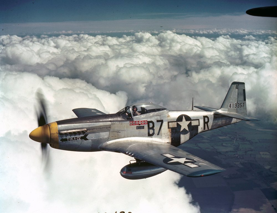 年服役的spitfirefighter喷火式战斗机和美国1941年服役的p51"野马"