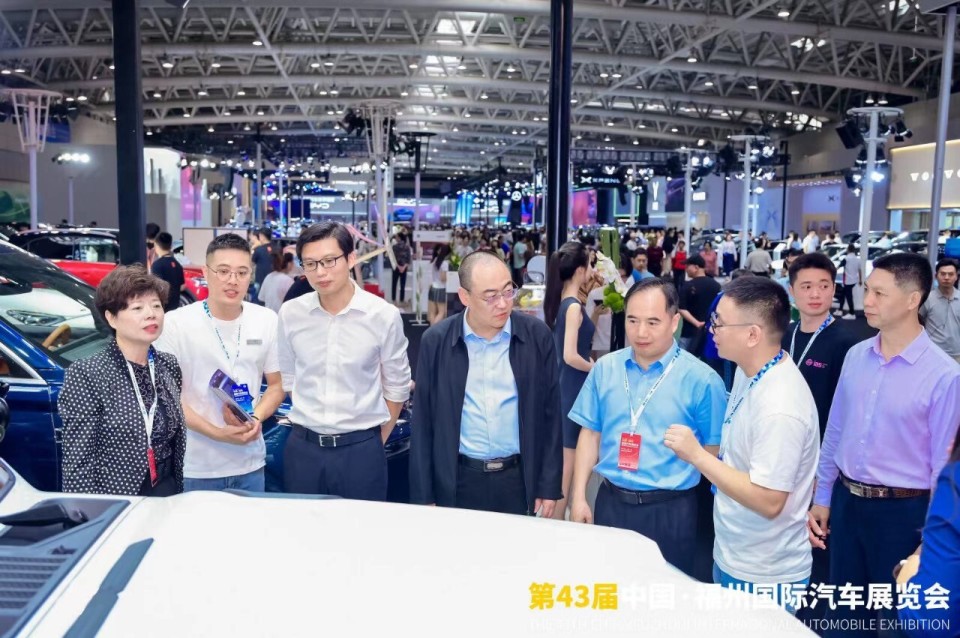 商务部驻福州特办副特派员陈霖,省商务厅二级巡视员卓荔芸,财政部福建