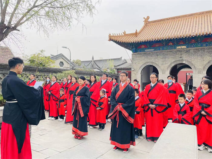拜恩师,正衣冠,点朱砂……济南府学文庙"提笔破蒙 启智人生"开笔礼别