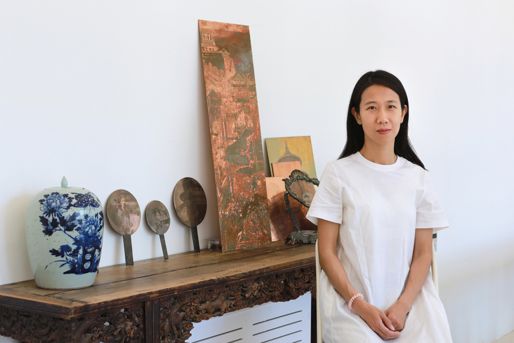 马秋莎用一家古董店映照自我和时代