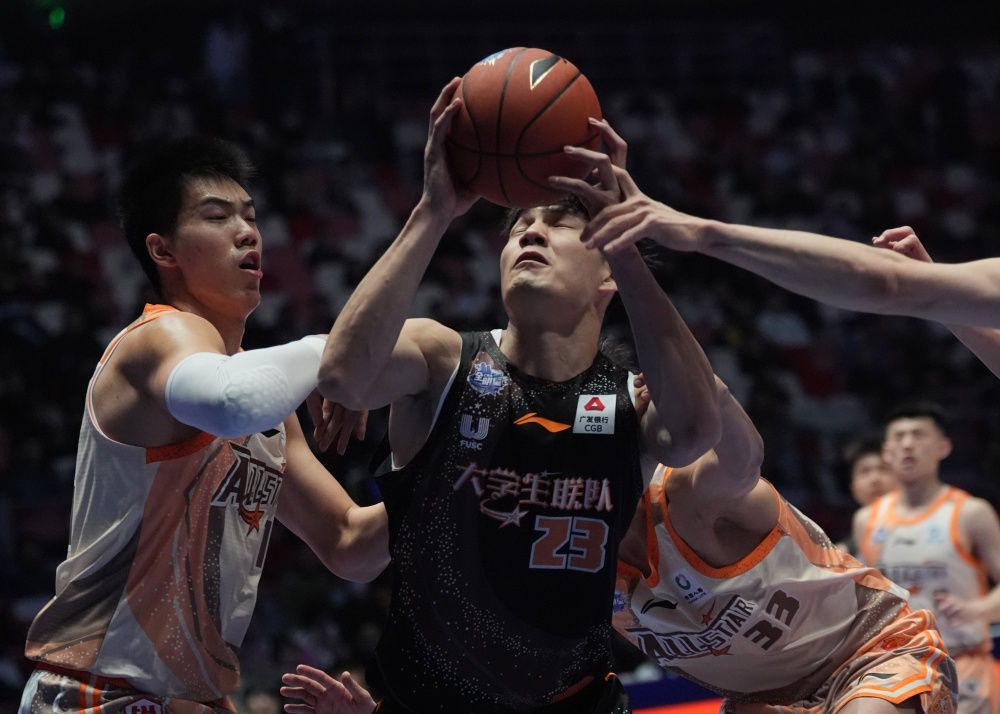 篮球cba全明星赛星锐赛大学生联队胜星锐二年级队