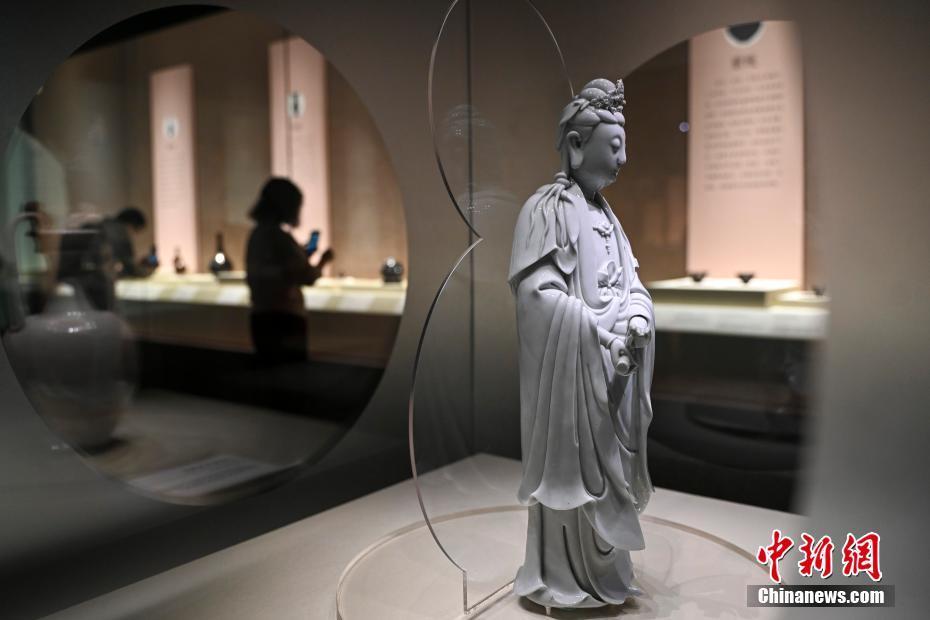 《绝美中国色——瓷器上的釉色》展览广州开展_腾讯新闻