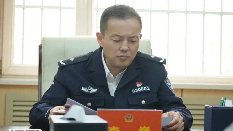 李巍以普通党员身份参加所在党支部2024年度组织生活会_腾讯新闻