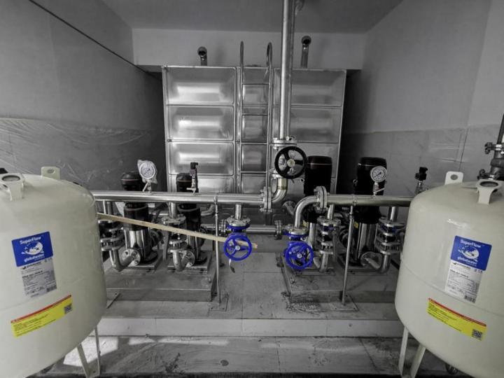 作为杭州市首个利用防空地下室设置二次供水系统的项目,拱墅区天水