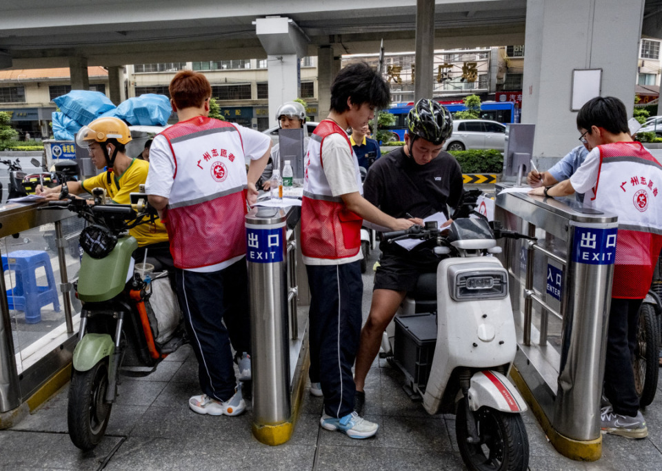 直击广州三元里村电单车禁停首日|村内车流减少,街巷安静
