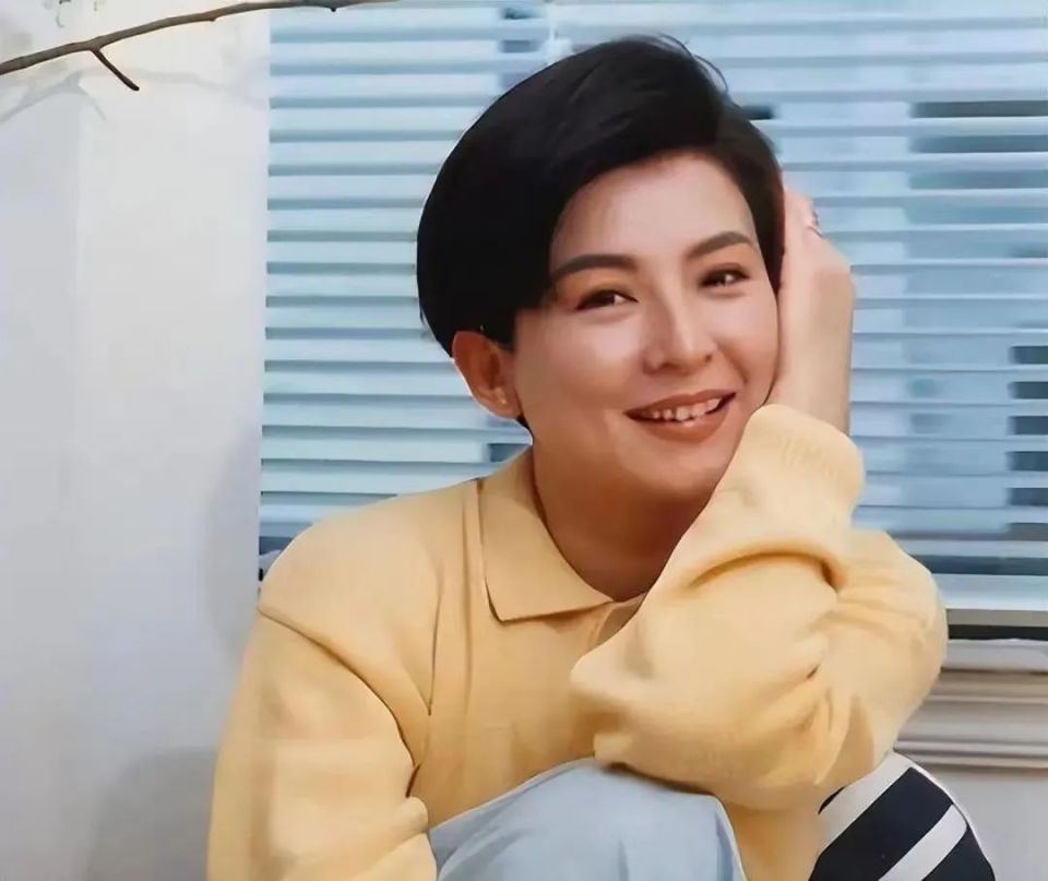 一代"天后"陈淑桦:一曲《梦醒时分》红遍华人世界,事业巅峰期突然隐退