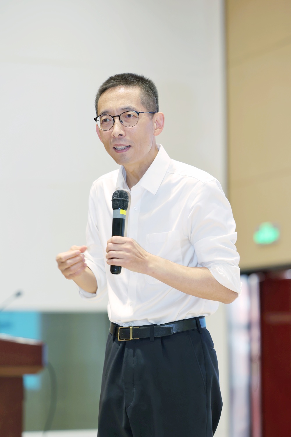 施一公希望更多年轻人投入科学研究改变中国命运丨顶端快讯