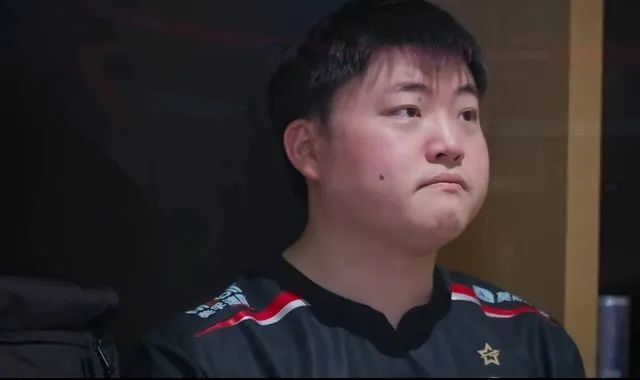 【每日一撸】uzi打比赛脸红吸氧;网友在韩国偶遇shy哥-腾讯新闻