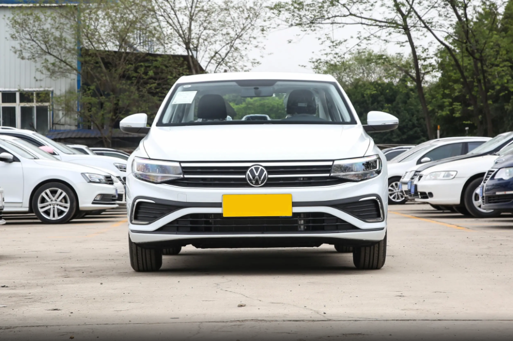 想要买一台实惠的大众那还得看它,降到6.98万元宝来1.2t,可以买吗?