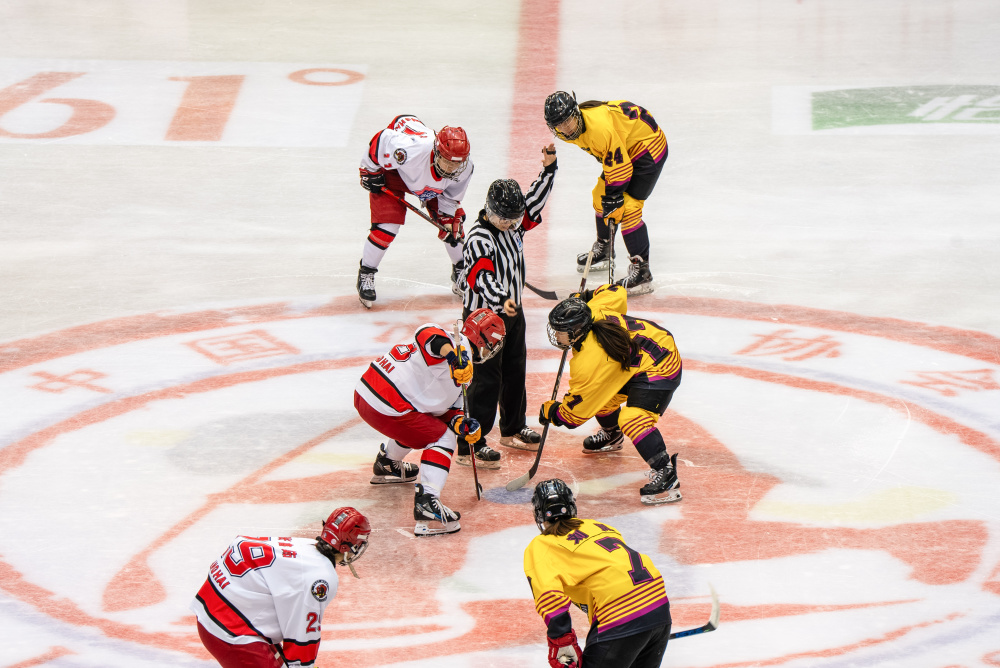 冰球中国女子冰球职业联赛四川队不敌上海队