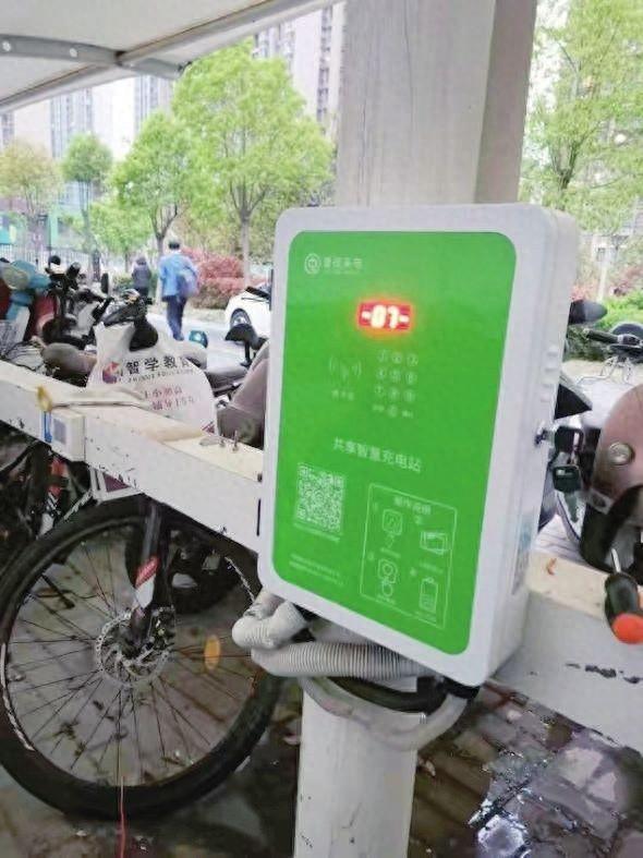 某品牌电动自行车智慧共享充电站,按照时间收费,每次从几毛钱到一两元