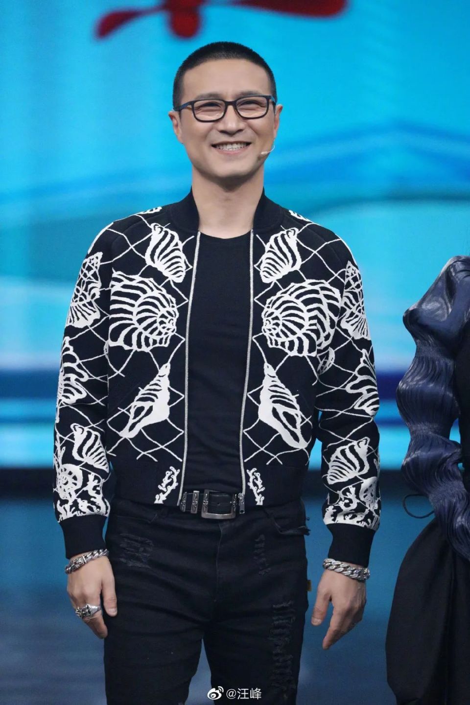 汪峰官宣恋情:离婚两个月认识!