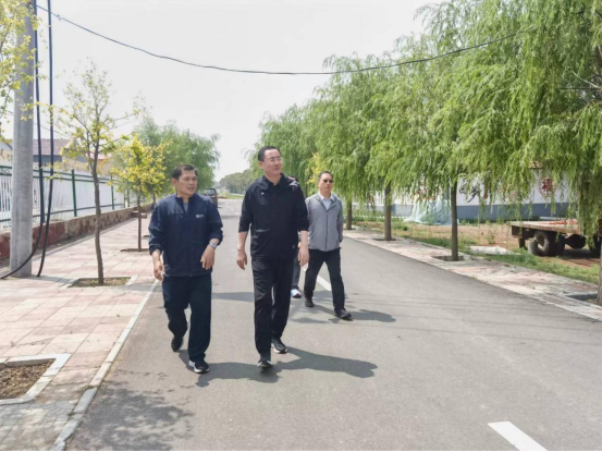 田军赴特布不落村慰问调研