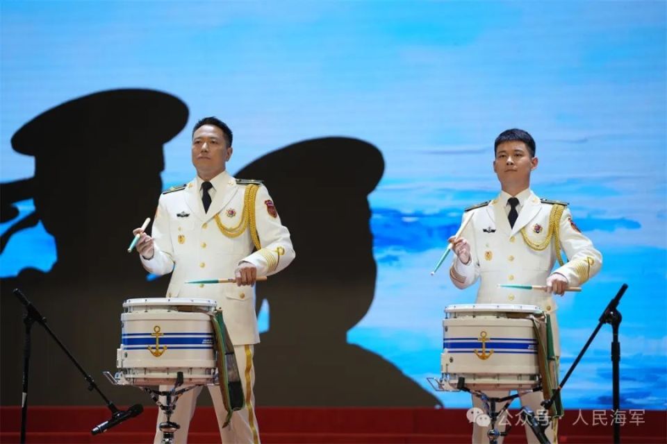 海军文艺轻骑队走进舟山部队汇报演出