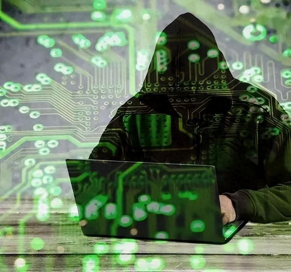 男子上演现实版黑客帝国远程操控电脑硬盘警方其已被采取刑事强制措施