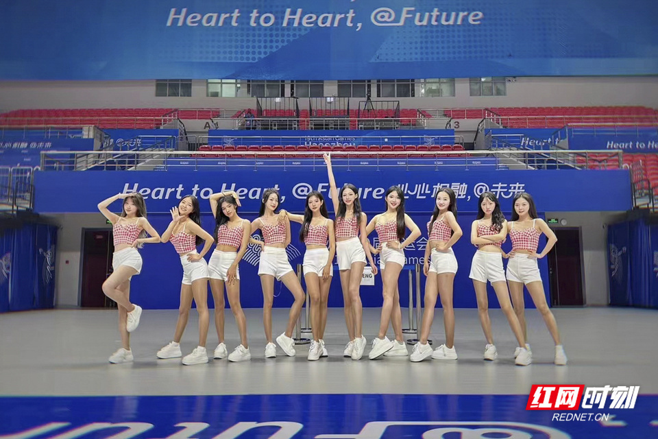 多巴胺制造者养成术——湖南首支职业拉拉队台前幕后_腾讯新闻