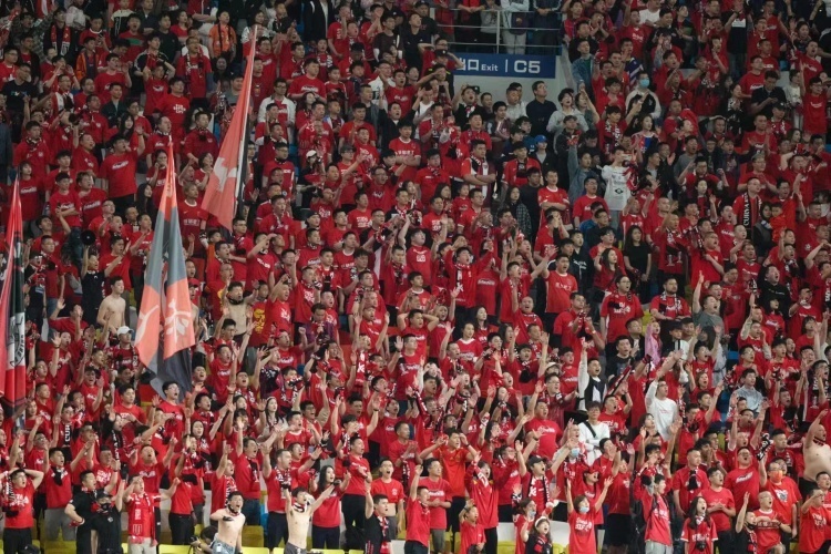 蓉城主场战泰山,凤凰山足球场涌入40536名观众