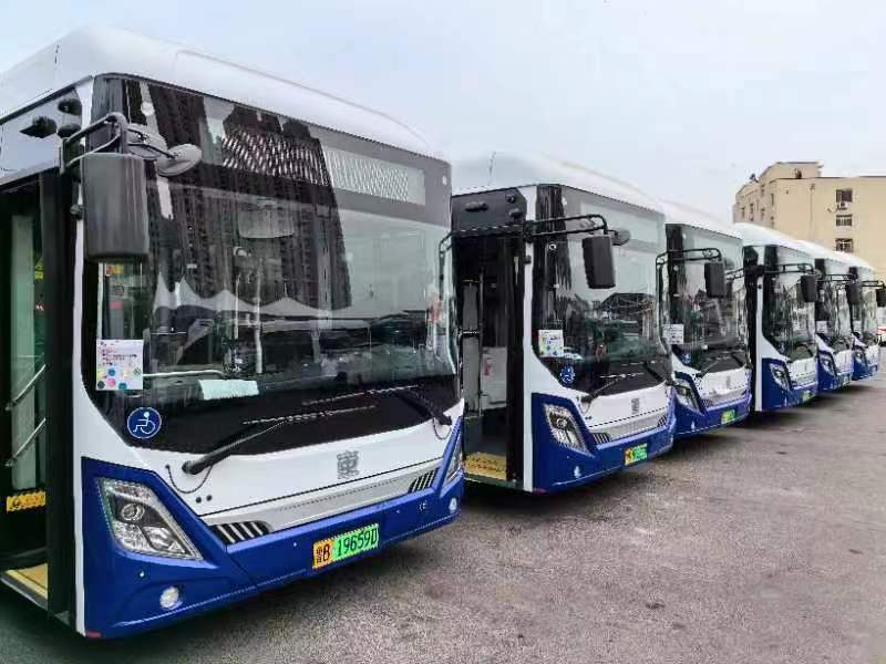 青岛86部纯电动公交车"开跑",高颜值还实用