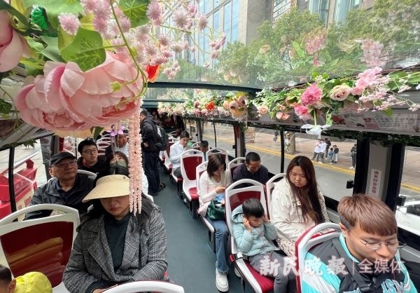 花箱里的花展……上海(国际)花展开幕以来,三大主会场吸引了大量游人