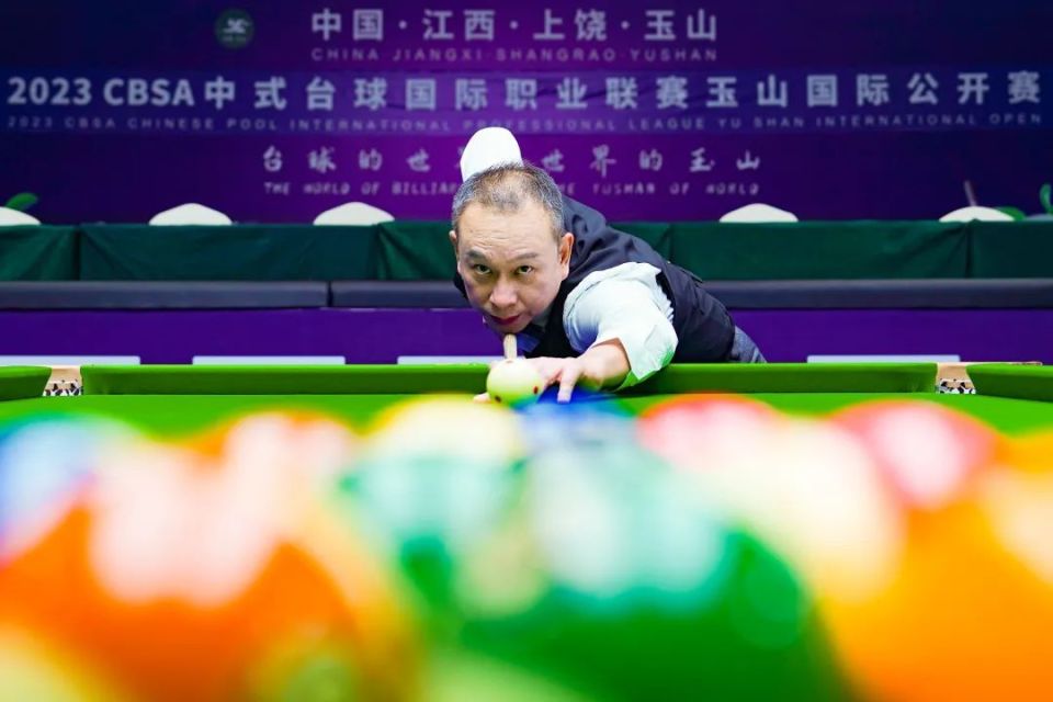 桌的147满分杆来到121杆之时,第一杆147的制造者——詹姆斯·瓦塔纳