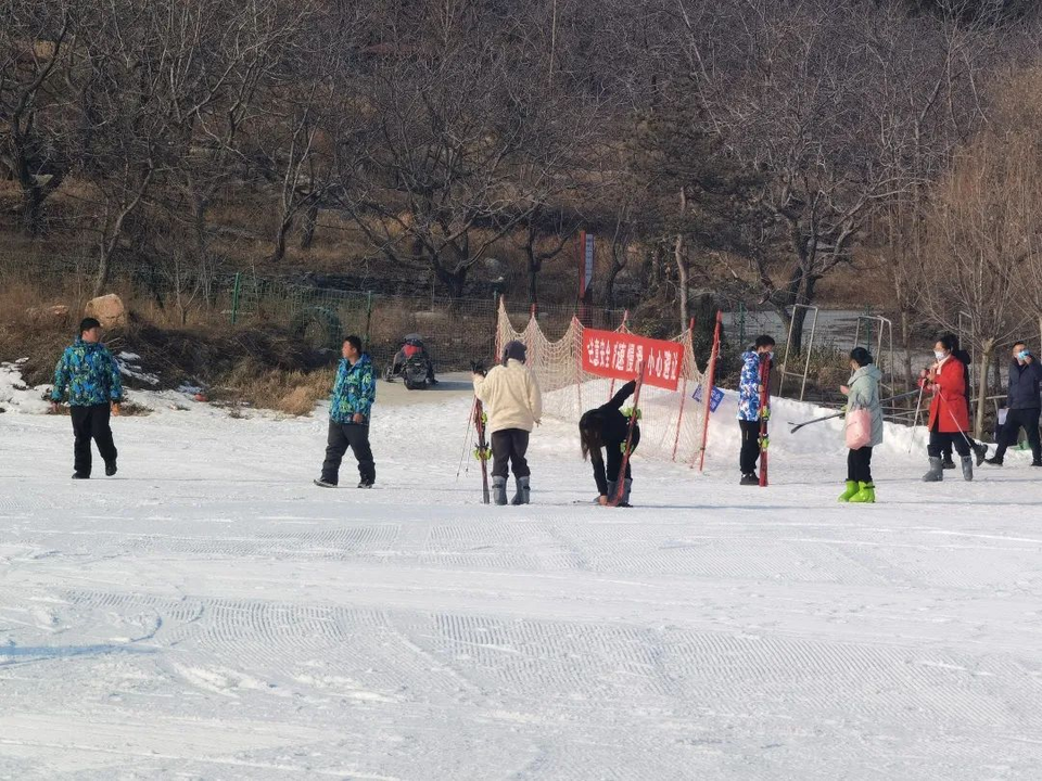 肥城仪阳滑雪场图片