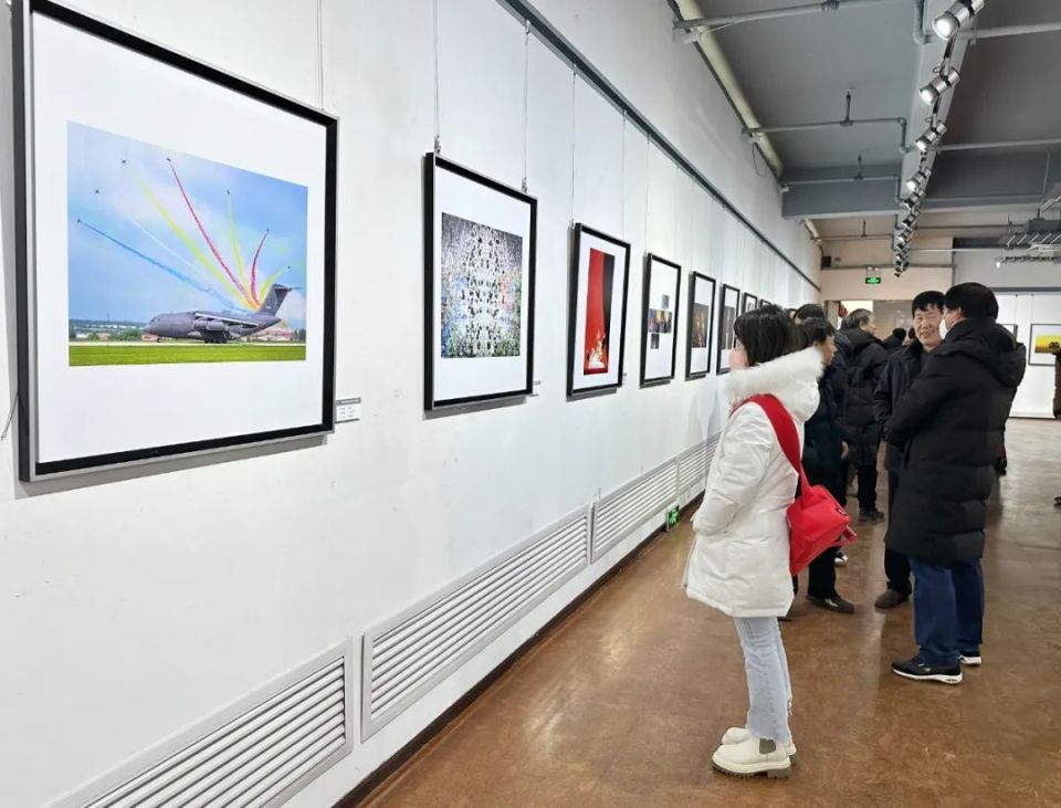 第二十四届延边摄影艺术展开展_腾讯新闻