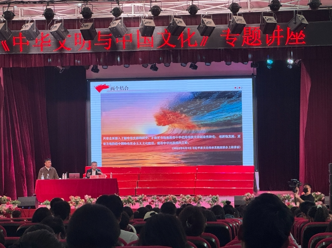 学院学生周林瑶通过此次讲座受益匪浅,她告诉记者,"院长的专题讲座,将