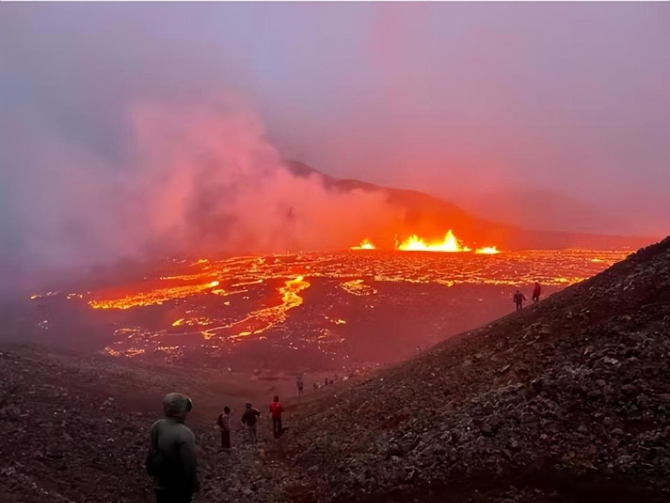 火山熔岩发电厂图片