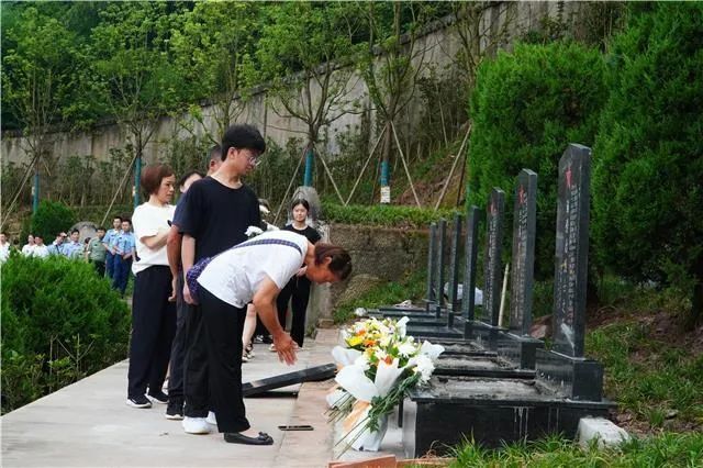 梁平3名散葬烈士集中迁葬烈士陵园