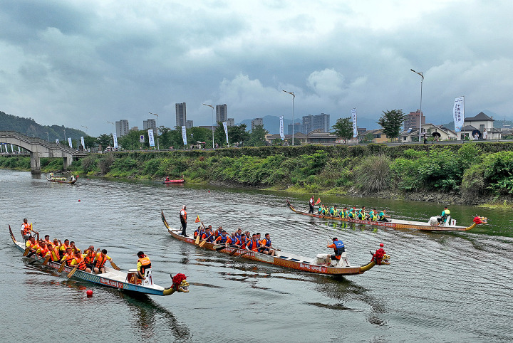 杭州建德美丽乡村赛龙舟迎端午