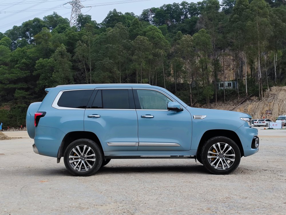 硬派suv的新选择车长5米还配两把锁只为家庭出行而来