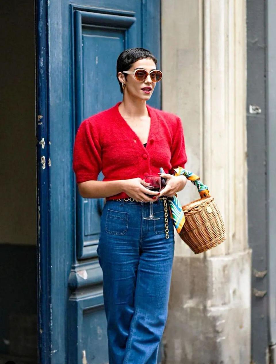 今春"奶奶衫"太火了,这样穿超时髦!