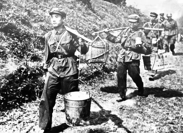 更麻烦的是,121师的师,团两级后勤保障梯队关键时刻都出了状况,导致