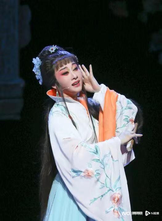 第31届梅花奖章益清越剧梁祝呈现现代化的祝英台