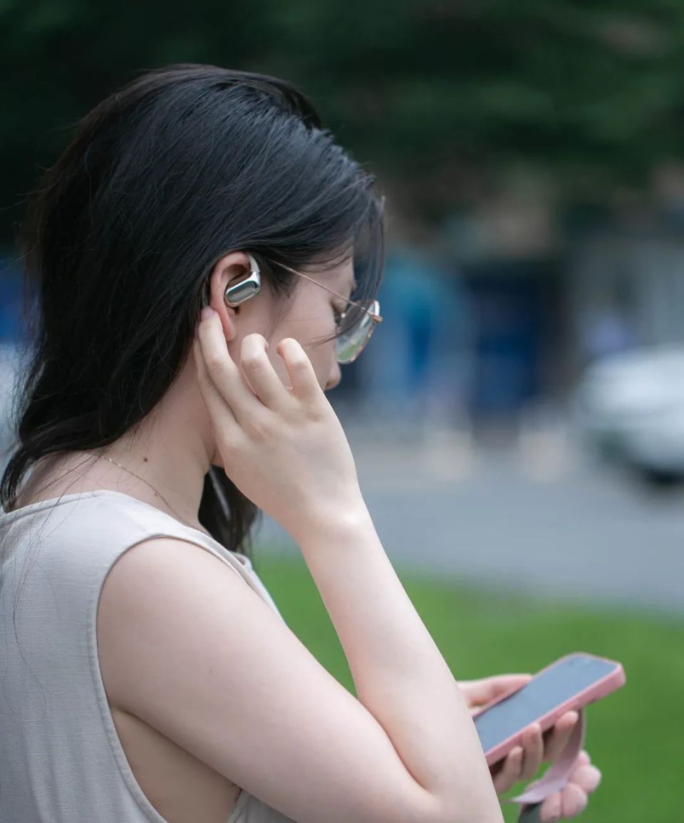 长期戴耳机的人,多久会聋?