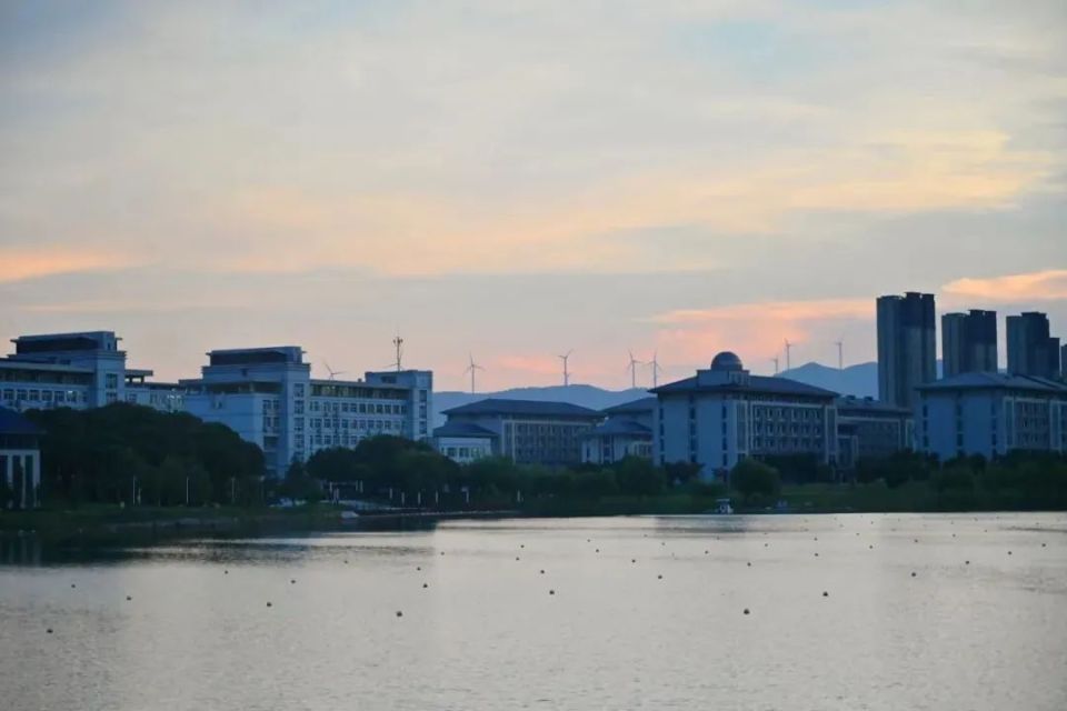 学校学科科研实力较强.