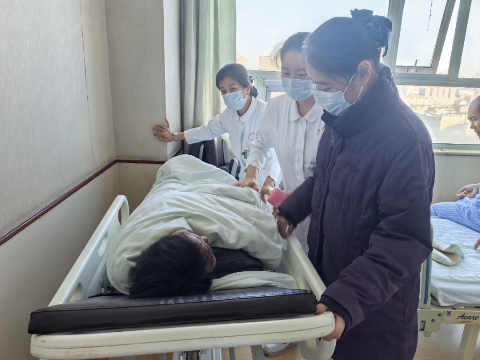 包含安定医院门诊陪诊挂号服务重症患者全程照料，身心都得到安抚的词条