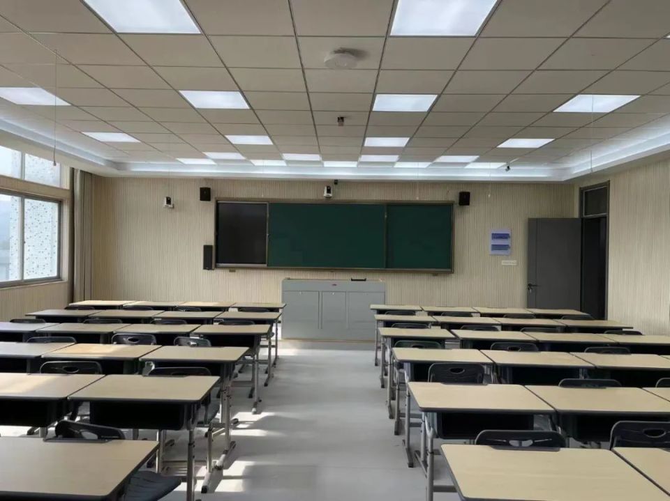 台州天台县平桥二中完工后的新校园环境改善明显