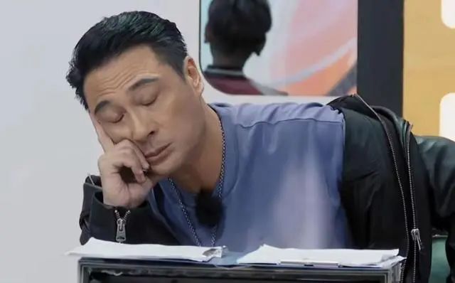 但是像吴镇宇,曾志伟这样的戏骨,能够不厌其烦,手把手教你演戏,作为