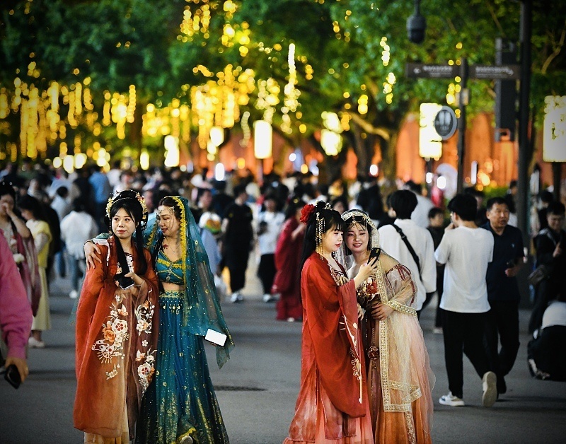 妆造师,陪拍师,汉服产业链 古风旅拍成文旅引流新赛道